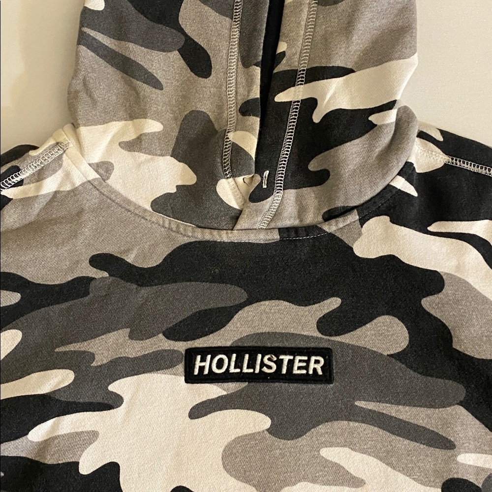 Hollister Black and Gray Camo Sweatshirt